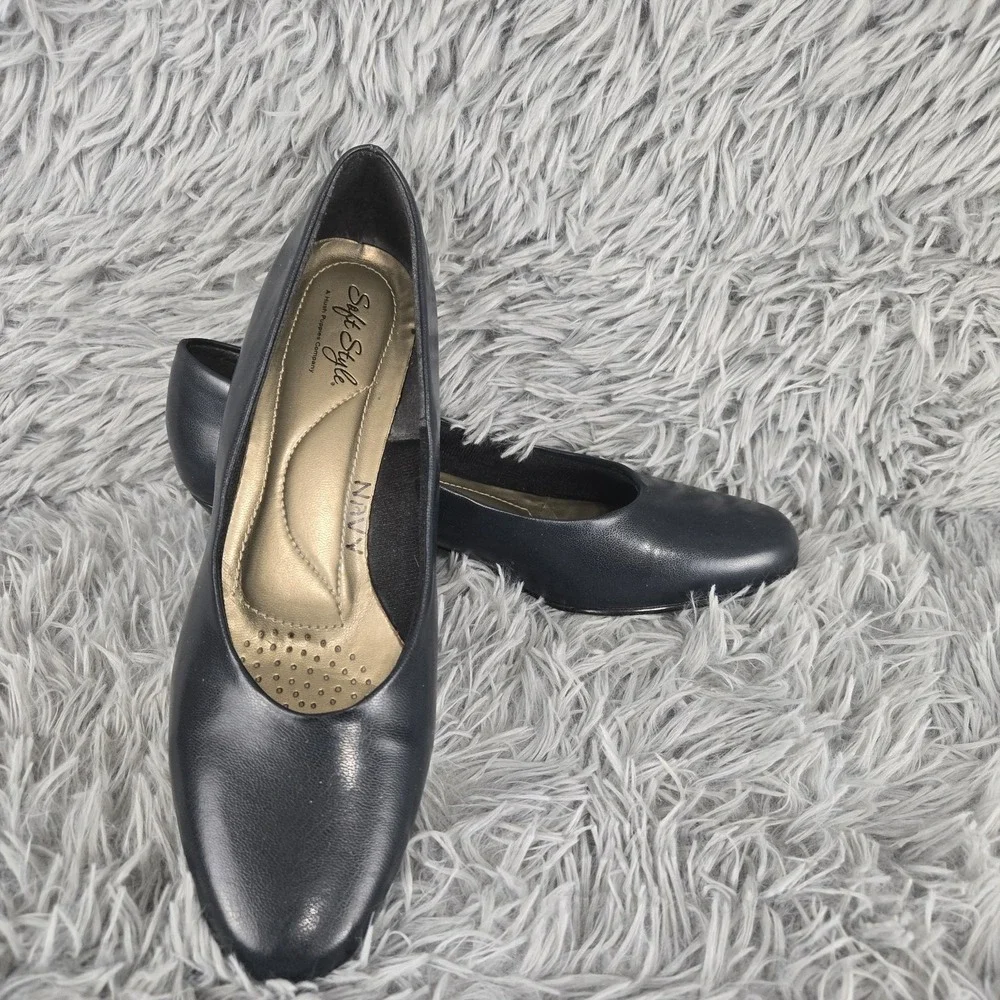 Soft Style Womens 9 Navy Blue Low Kitten Heel‎ Round Toe Comfort Pumps H79654